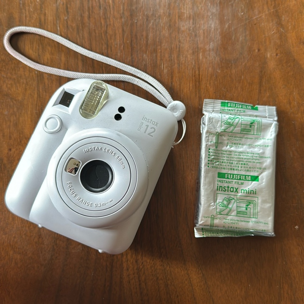 Instax mini 12 Polaroid camera white